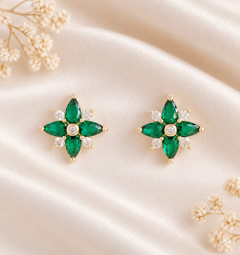 Emerald green clover stud - emerald,