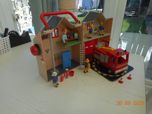 Deluxe fire station with - fire,