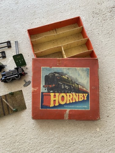 Hornby gauge clockwork train - hornby,