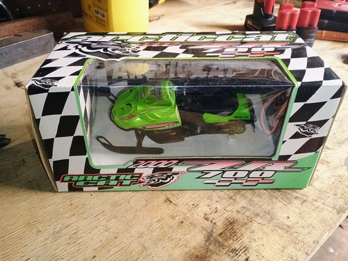 Vintage die cast 2000 arctic - cast,