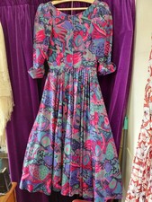 Droopy And Brown's Vibrant