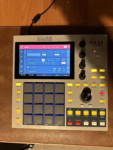 Akai mpc one retro edition - akai,