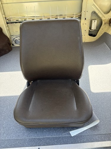 T25 front seat - front,