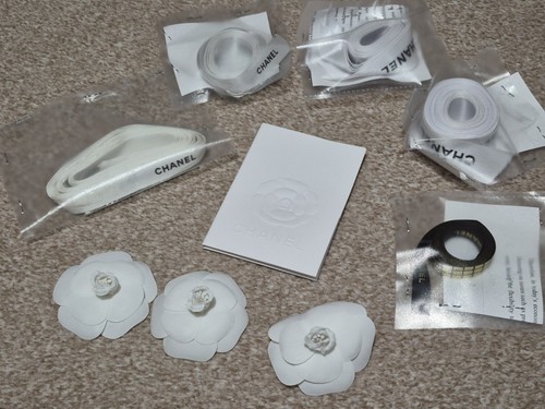 Authentic chanel small - chanel, white