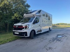 Renault Master 3.5 ton horsebox