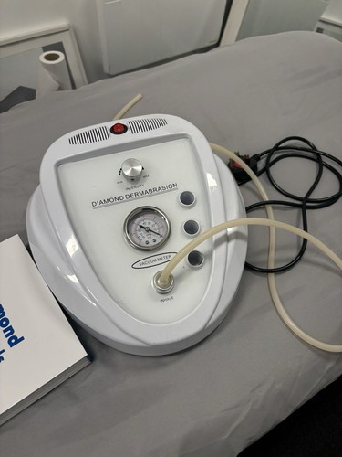 Diamond microdermabrasion - diamond,