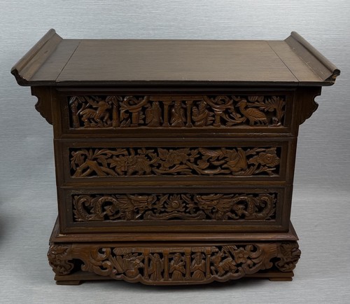 Vtg large elaborate - large,
