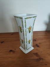 Leonardo Collection Vase Designed in England Fine China Daffodils
