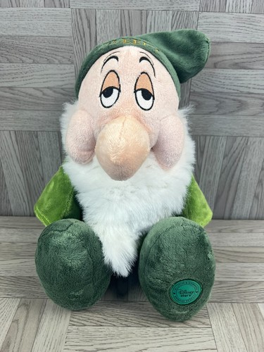Sleepy dwarf snow white - dwarf,