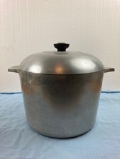 Vtg  Wagner Ware Sydney-O MAGNALITE STOCKPOT  #4738-P  Dutch Oven  Lid & Trivet