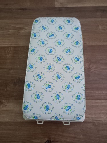 Vintage sindy bed and - sindy, mattress