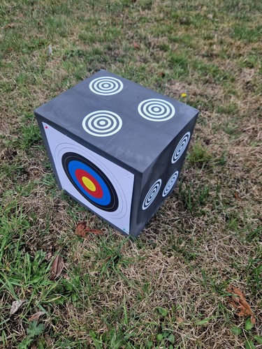 Archery block target cube - 3d,