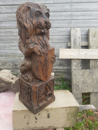 Old oak lion gothic - old,