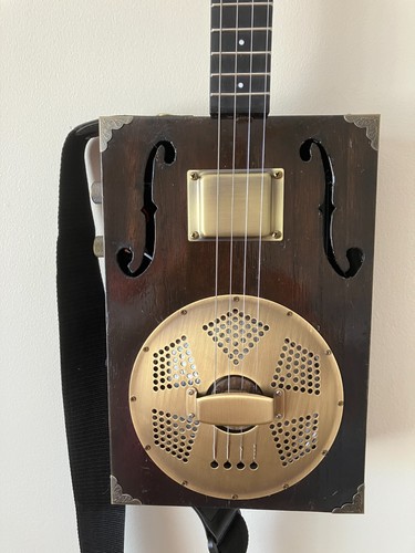 String cigar box resonator - string,