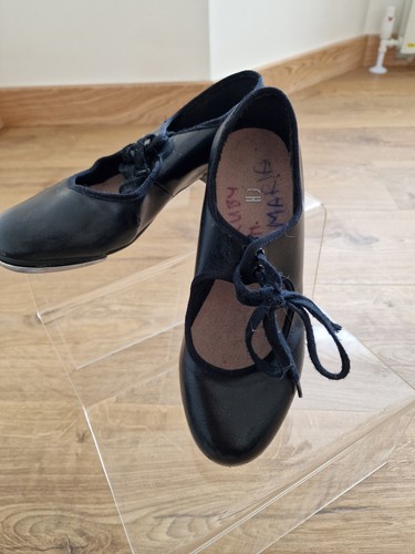Girls tap jazz dancing - tap,