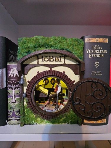 Bilbo house book nook hobbit - bilbo,