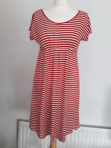 M2b red and white - red,