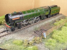Tri-ang 00 Gauge BR Britannia Class 4-6-2 Steam Loco/Tender  BR Lined Green