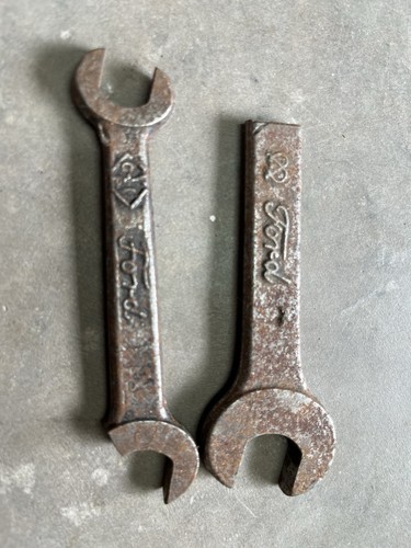 Two broken ford spanners - broken,