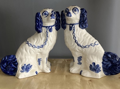 Vintage blue white - &,