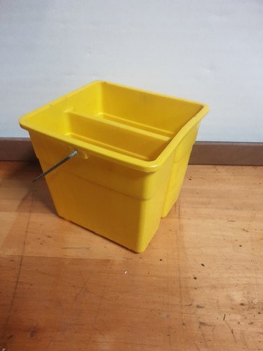Lamb feeding feeder buckets - lamb, /