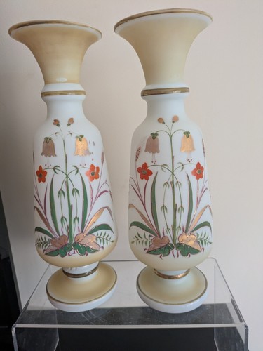 Two victorian vases hand - victorian, blown