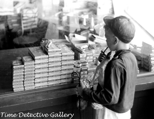 Shopping for cap gun 1940 - cap,