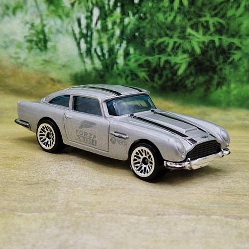 Hot wheels aston martin - aston,