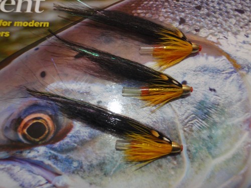 Dee monkey tube flies with - monkey,