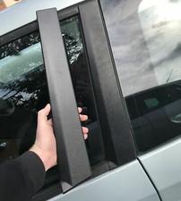 RIGHT REAR DOOR PILLAR WINDOW