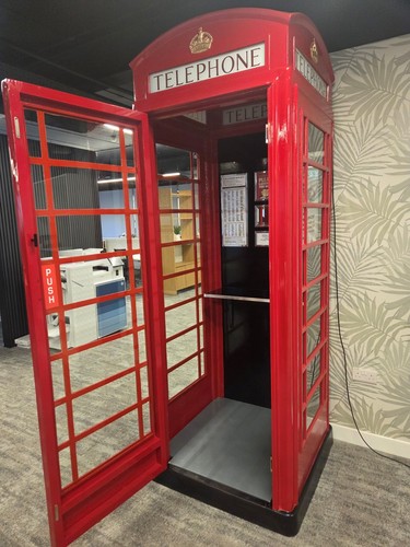 The trafalgar red telephone - k6,