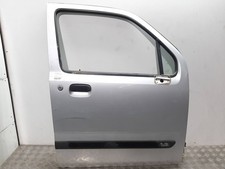 6800183E30000 FRONT RIGHT DOOR