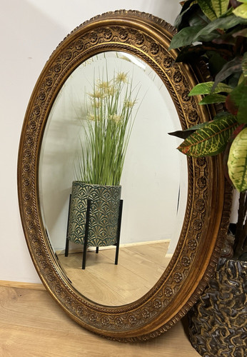 Large oval gilt framed vintage - gilt,