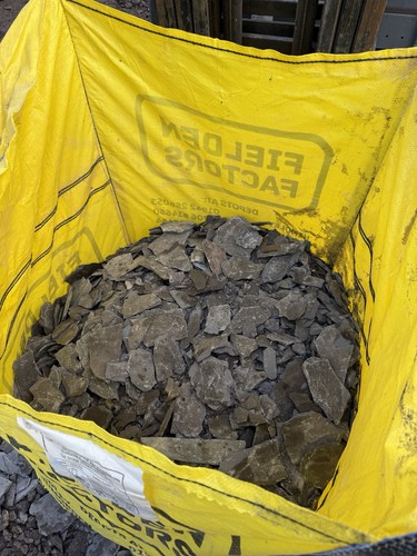 Blue slate chippings - slate,