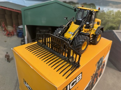 Farm vehicle at - vehicle, 1/32.