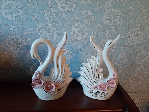 Pair ceramic swans - pair,