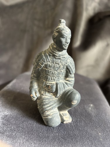 Small vintage kneeling - vintage,