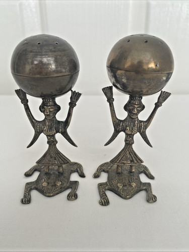 Brass frog and - monkey,