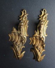 A  PAIR OF LATE 19TH CENT FRENCH GILT BRASS CURTAIN TIE BACKS, BAROQUE REVIVAL