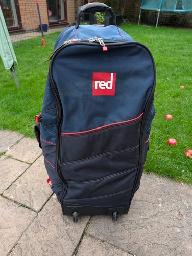 Red equipment stand up - stand, padel