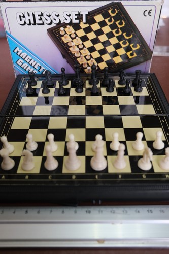 Magnetic travel chess set - travel,