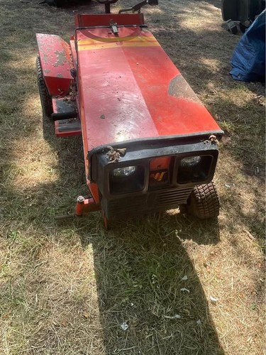 Westwood t1200 ride mower - on,