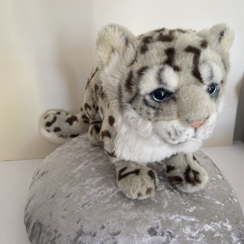 Lucky the snow leopard - lucky, quality