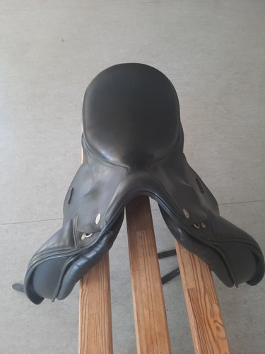 Jaguar dressage saddle - jaguar,