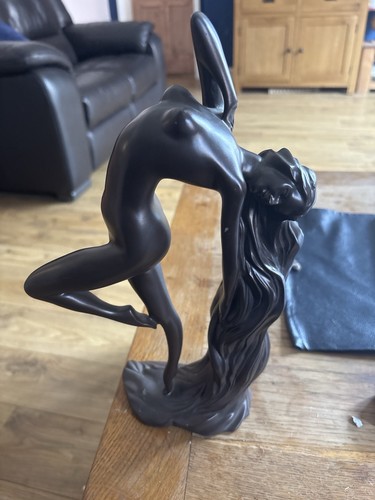 Striking art deco style - striking, female