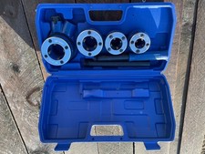 Ratcheting pipe threading kit