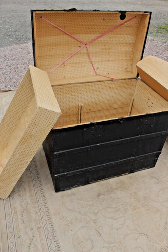 Vintage wooden pirate chest - wooden,