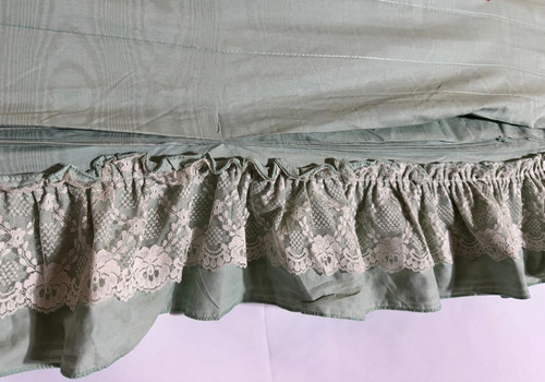 Vintage style lace trim duck - lace,