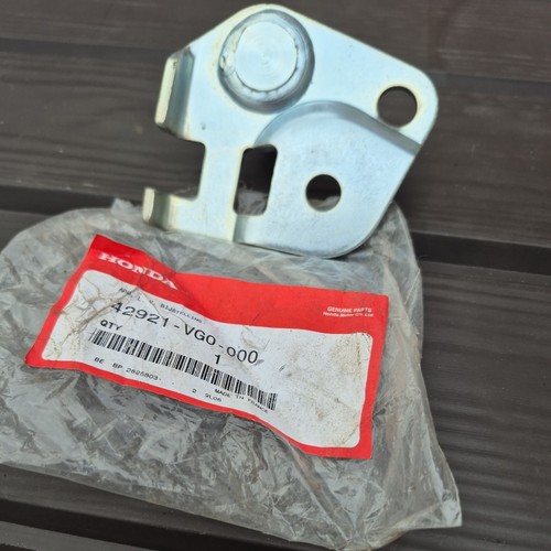 Front wheel bracket - wheel,