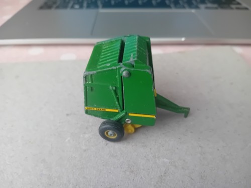 Ertl john deere round baler - john,